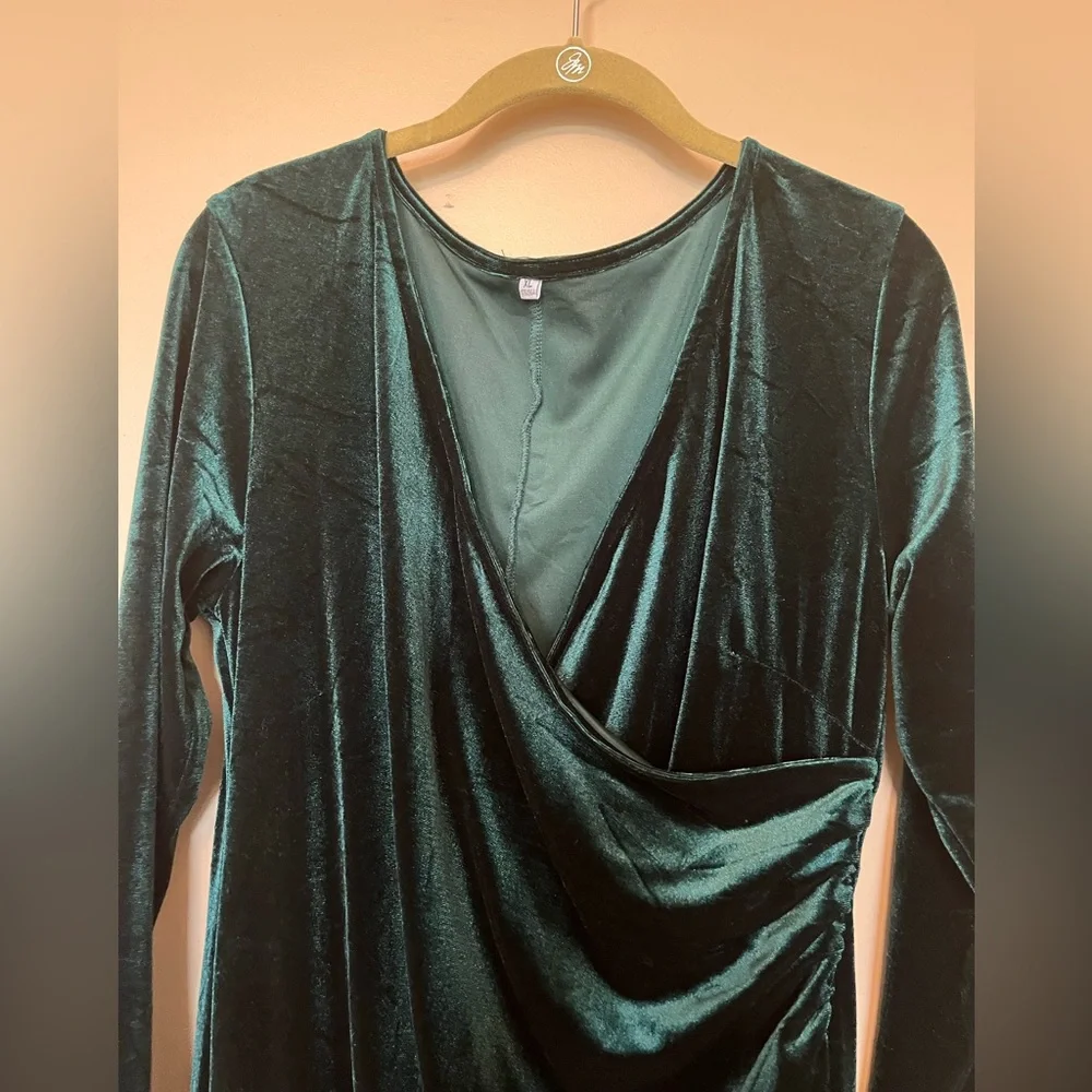 Green Velvet Dress - Picture 4 of 5